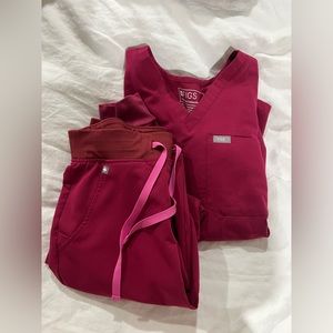 Magenta figs scrub set